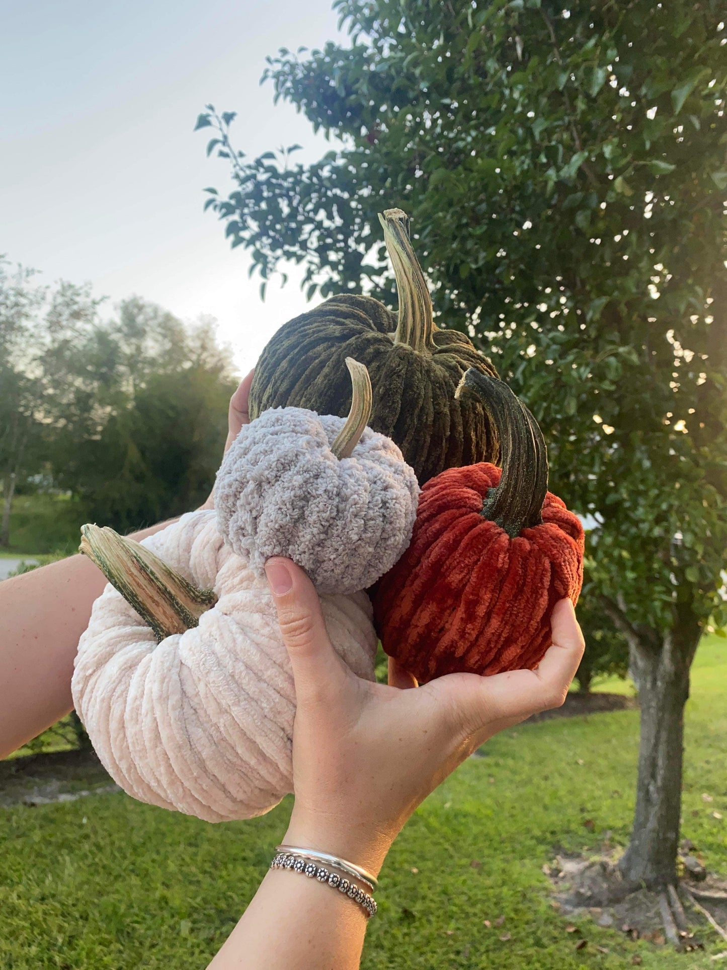 Chunky Yarn Pumpkins - Brush Tips Art Studio